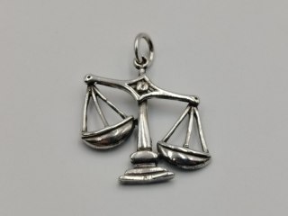 Piękny stary srebrny damski wisiorek/zawieszka WAGA biżuteria VINTAGE