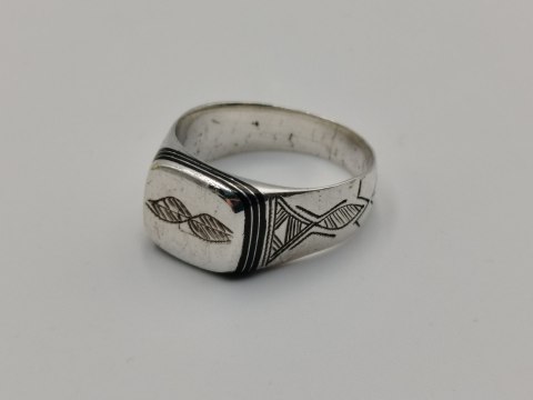 Piękny stary srebrny pierścionek/sygnet LISTKI r.22 biżuteria VINTAGE