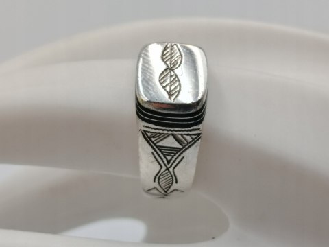 Piękny stary srebrny pierścionek/sygnet LISTKI r.22 biżuteria VINTAGE