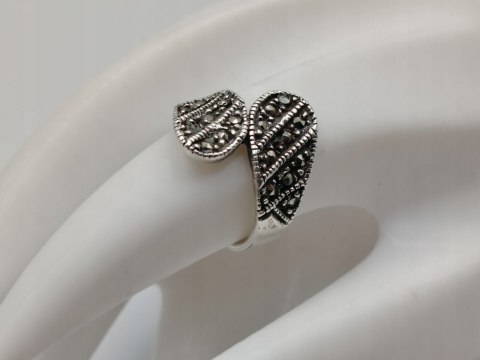 Stary piękny srebrny damski pierścionek MARKAZYTY r.13 biżuteria VINTAGE