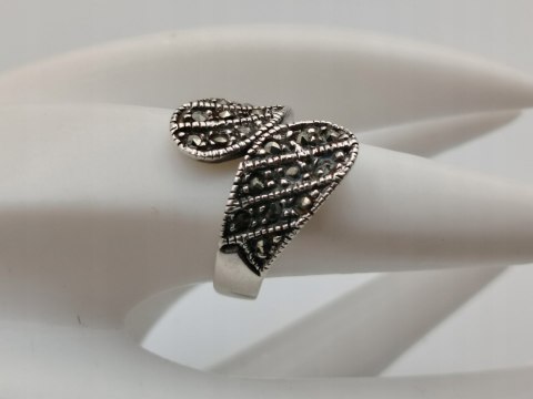 Stary piękny srebrny damski pierścionek MARKAZYTY r.13 biżuteria VINTAGE