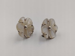 Srebrne kolczyki, klipsy damskie KWIAT - ILARIA - Masa Perłowa srebro 925