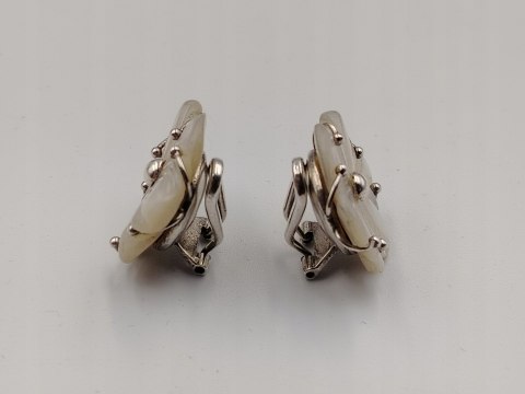 Srebrne kolczyki, klipsy damskie KWIAT - ILARIA - Masa Perłowa srebro 925