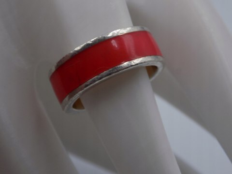 Srebrna obrączka W. Kruk - emalia czerwona roz. 17/18 srebro 925 biżuteria