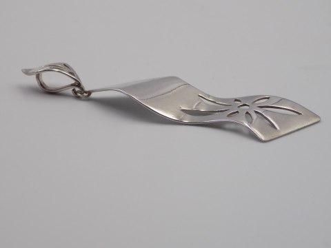 Piękny, damski, srebrny, falisty wisiorek / zawieszka KWIAT - srebro 925