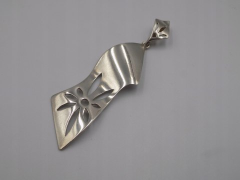 Piękny, damski, srebrny, falisty wisiorek / zawieszka KWIAT - srebro 925
