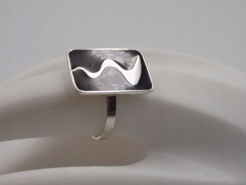 Piękny, damski, srebrny pierścionek CZARNY AKRYL srebro - roz. 19