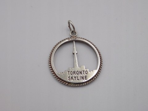 Piękny, damski, srebrny wisiorek / zawieszka STERLING TORONTO SKYLINE