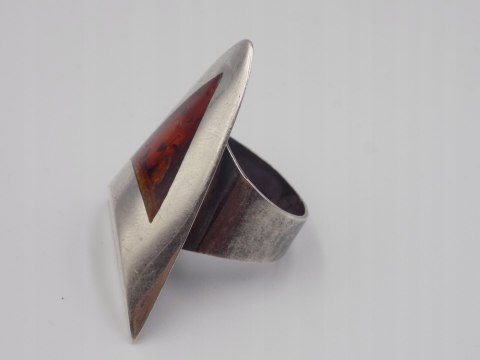 Piękny, stary, damski, srebrny pierścionek z bursztynem, srebro 925 roz. 18