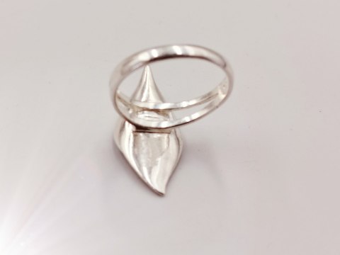 Piękny srebrny damski pierścionek LIŚĆ+PERŁA r.18/19 biżuteria VINTAGE
